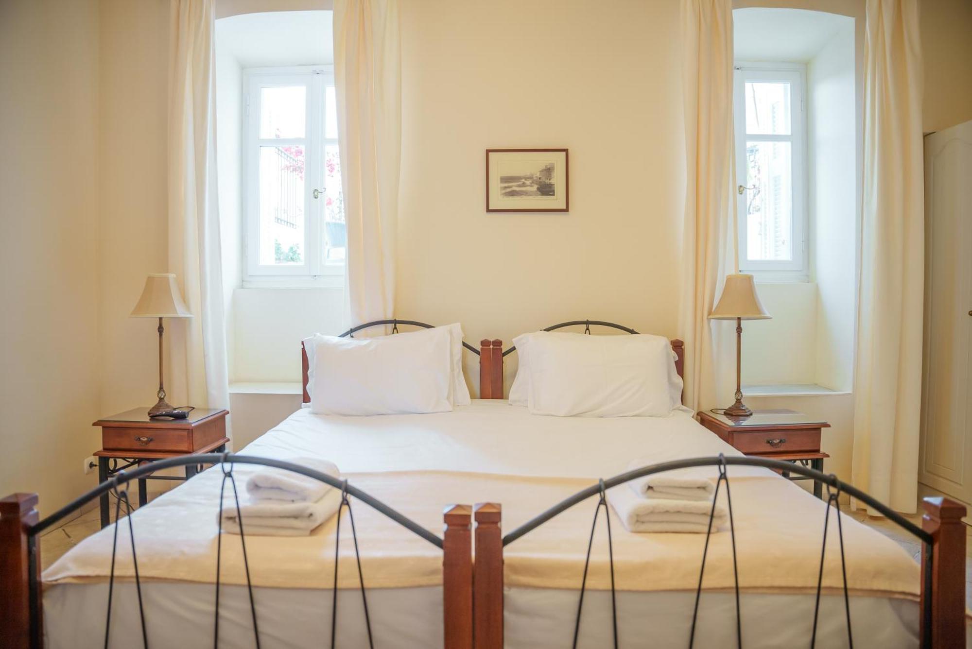 Archontiko Eleni Hotel Ándros Oda fotoğraf