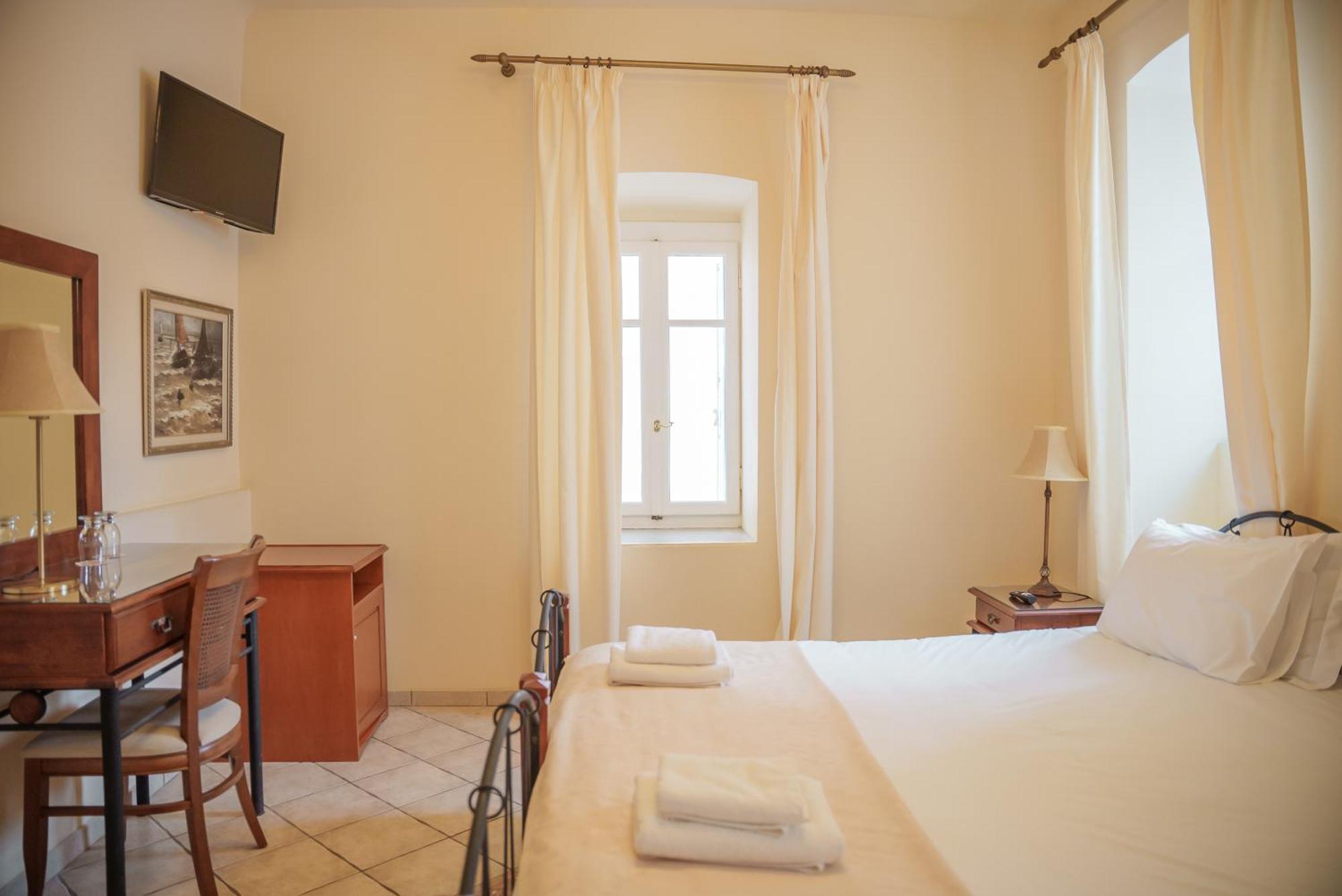 Archontiko Eleni Hotel Ándros Oda fotoğraf